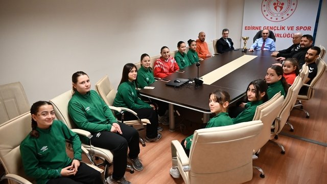 Edirne Sporcuları Yasemin Adar Kadınlar Güreş Şampiyonasında Başarı Gösterdi