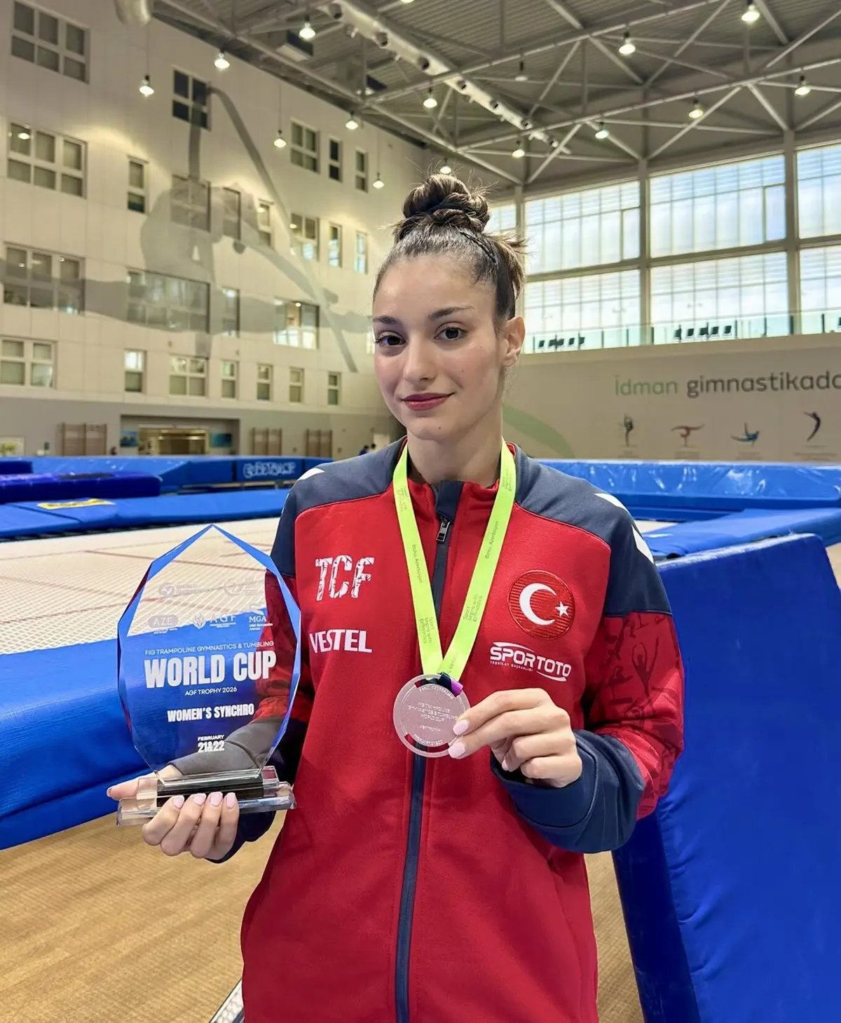 İzmir'de Trampolin Cimnastik Yarışmasında İki Madalya Kazanıldı