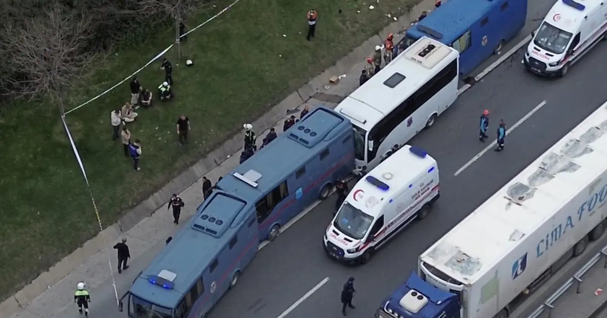 Cezaevi Araçları TEM Otoyolunda Kaza Geçirdi: 15 Yaralı