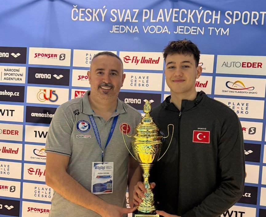 Denizlili Yüzücü Mete, İzmir'de Tarih Yazdı!