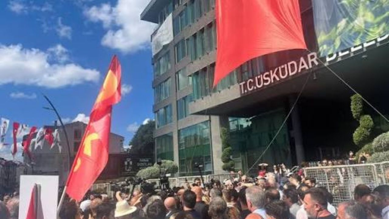 Üsküdar’da “Karar Milletindir” Mitinginde Dedetaş’tan Mesaj