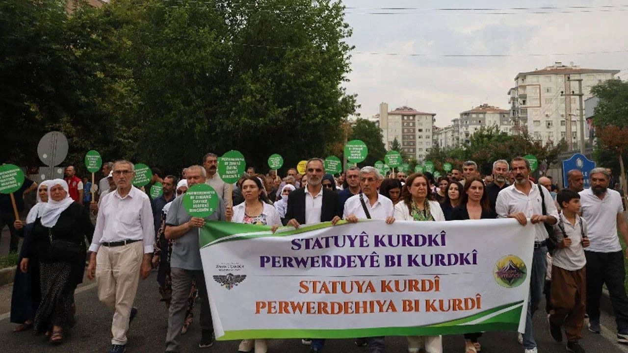 Binlerce Yurttaştan Anadilde Eğitim Hakkı İçin Ortak Talep