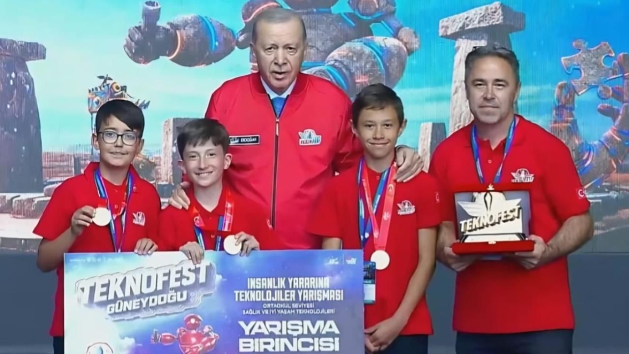 Çorumlu Öğrenciler TEKNOFEST Ödülünü Erdoğan’dan Aldı
