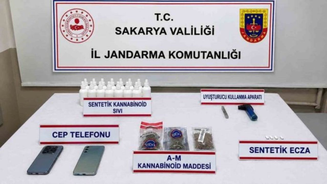 Sakarya’da Ters Yöne Kaçan Uyuşturucu Şüphelisi Kovalamacayla Yakalandı