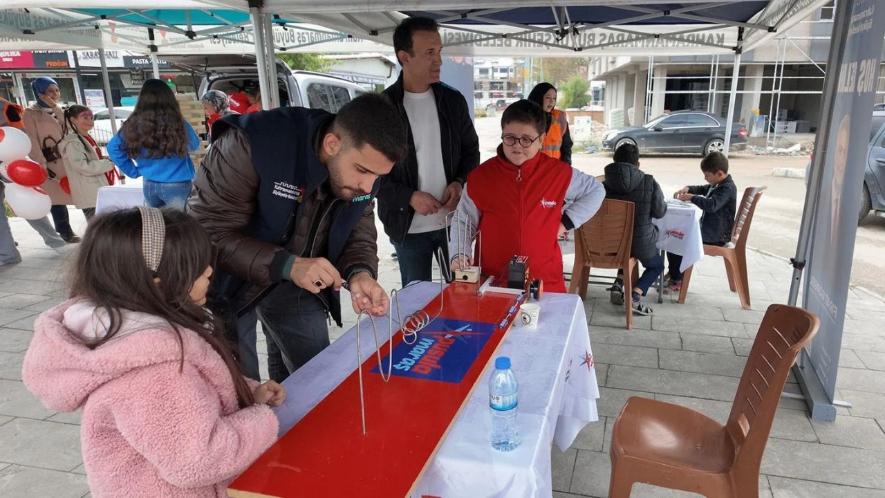 Kahramanmaraş’ta Bilim Otobüsü Elbistanlı Gençlere Kapılarını Açtı