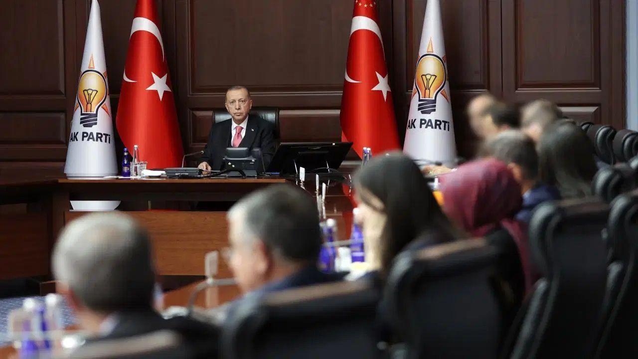 Aydın Ünal’dan Fon Krizi İddiası: Erdoğan’a İçeriden Tuzak Mı Kuruluyor?