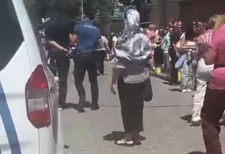 Fatih’te yapay zekayı protesto eden şahıs gözaltına alındı
