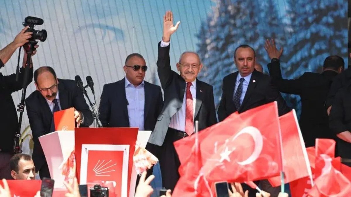 CHP’de Bayramlaşma Krizi: Mansur Yavaş’ın Tercihi Siyasette Yeni Dengeleri mi Gösteriyor?